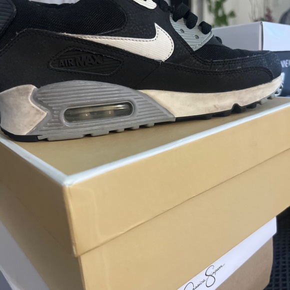 Nike - Picture 3 of 3